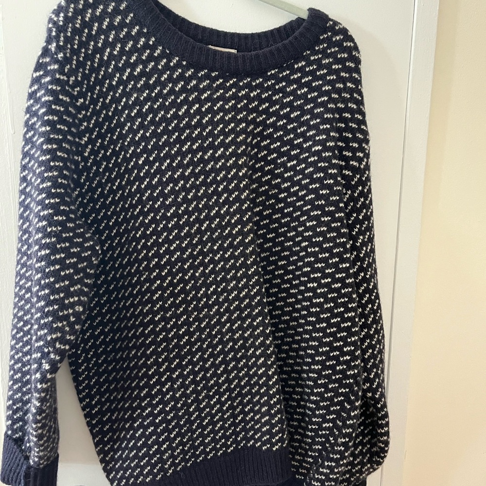 Vintage LL Bean men’s sweater - navy and white